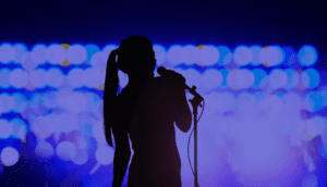 Silhouette of Gal Pearl singing.